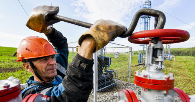 Russian Oil Earnings Drop by $13 Billion Due to Trump Sanctions