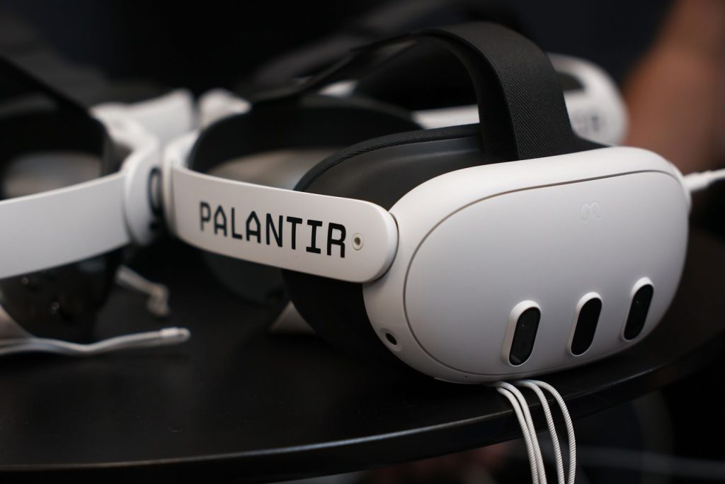 S&P 500 Changes Today: Palantir Rises with Shutdown Hopes; Health Insurance Stocks Decline