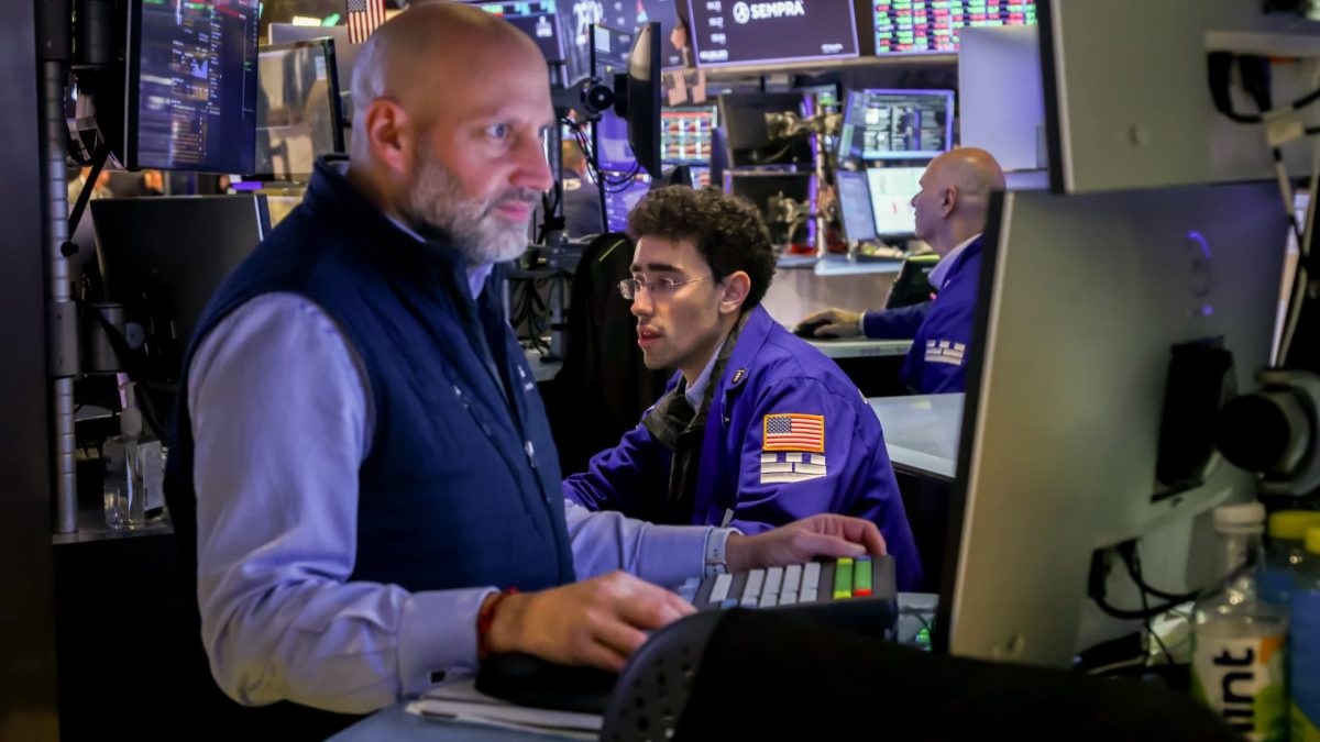 S&P 500 futures dip after significant gain in previous session; pressure on tech stocks: Live updates