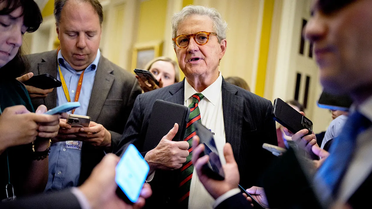 Sen John Kennedy presents legislation to stop Congressional salaries during a shutdown