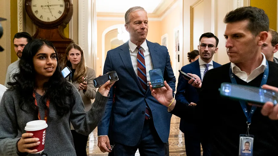 Senate approves measure to restart government; House ready to come back to DC