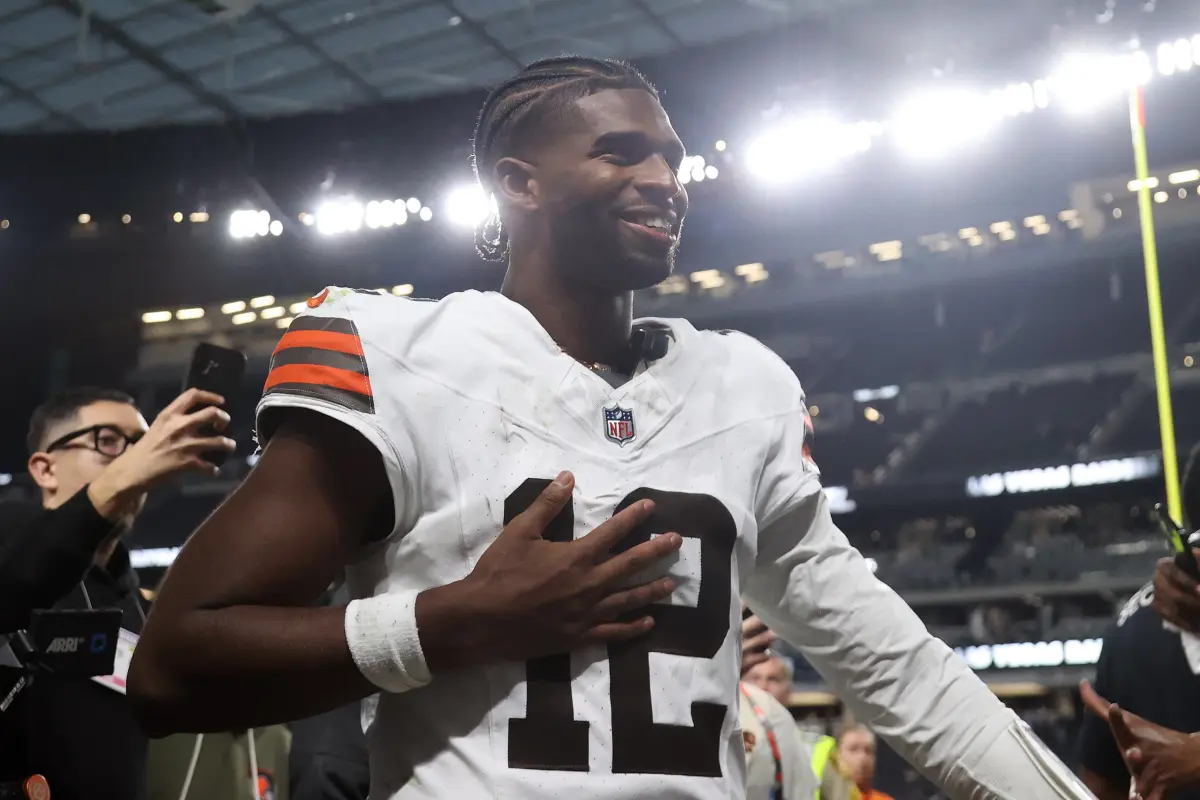 Shedeur Sanders scores his first touchdown and earns a victory in his debut with the Browns.