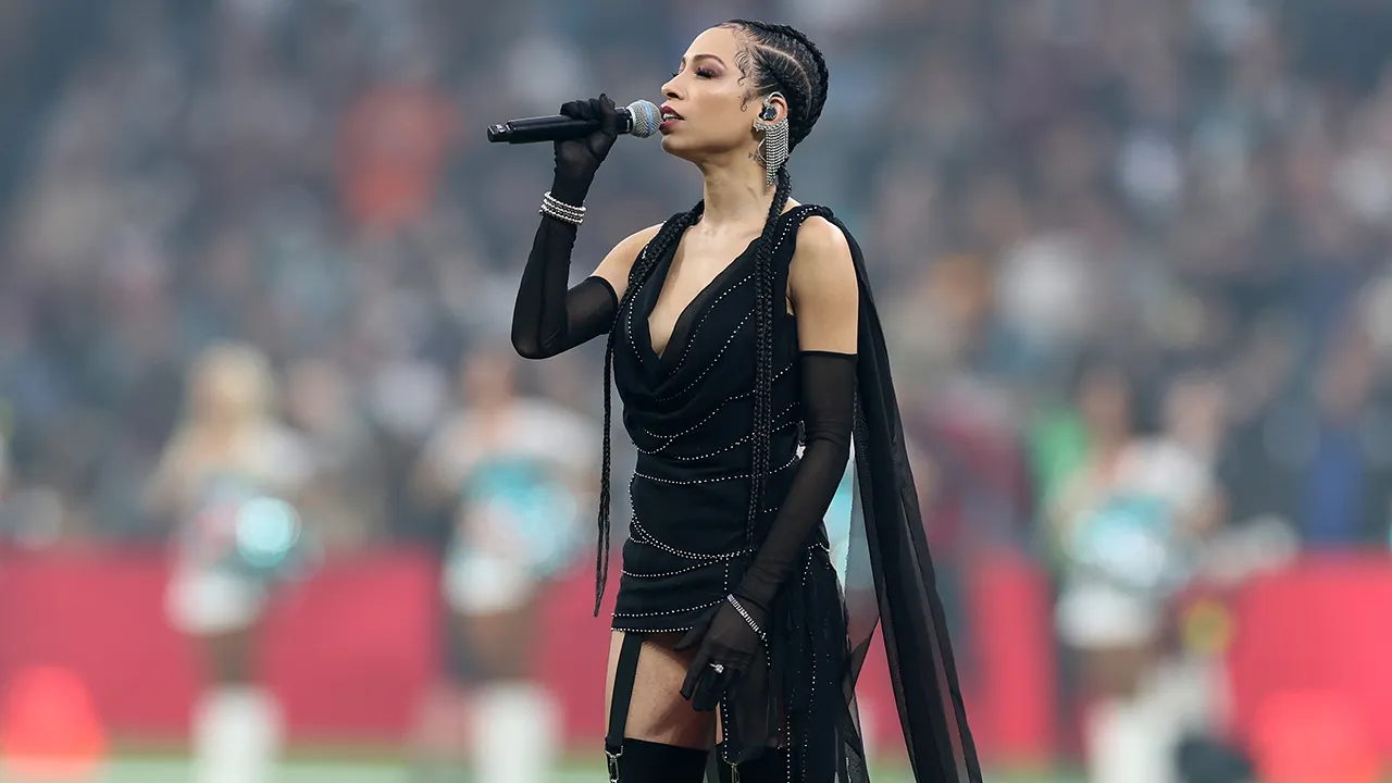 Singer's clothing selection at NFL game ignites discussion online