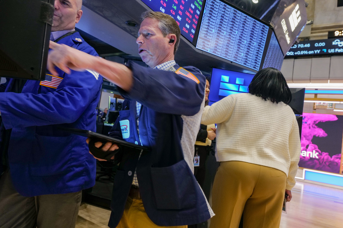 Stock Market Today: Stocks Climb at the Beginning of the Week as Tylenol Producer Kenvue Finalizes $48.7 Billion Major Deal