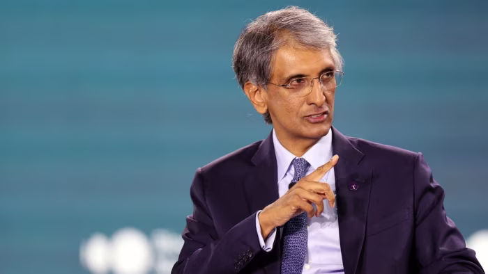 Temasek cautions that the weak US dollar is affecting returns.