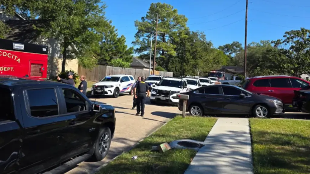 Texas deputy not on duty shoots man reportedly attempting to get into a car with a child