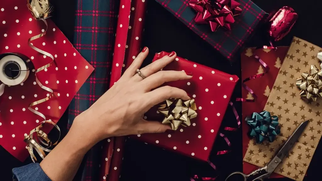 The easiest ways to wrap gifts with the best materials for holiday giving