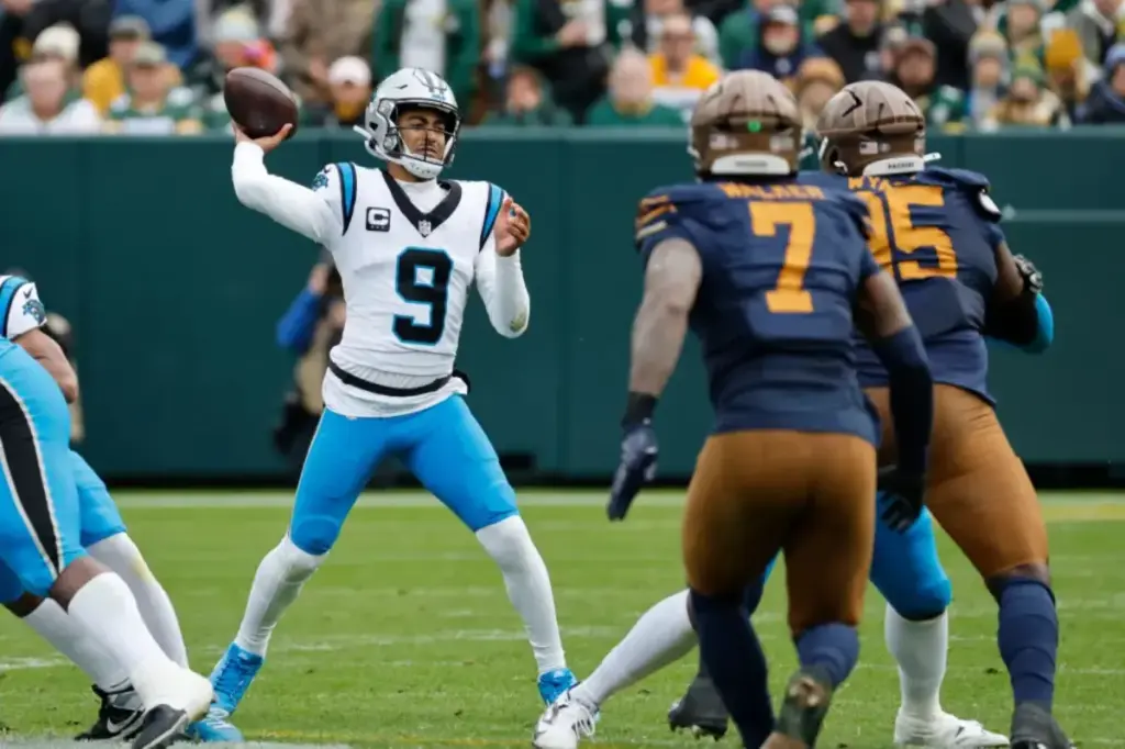 The struggle with quarterback injuries in fantasy football begins again in Week 10.