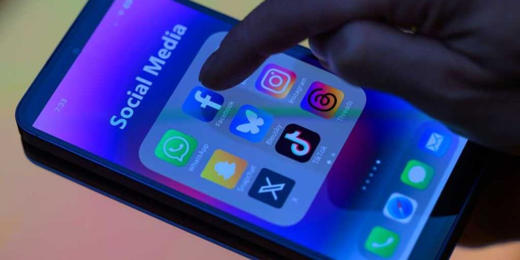 Threads has surpassed X, which is bad for free speech.