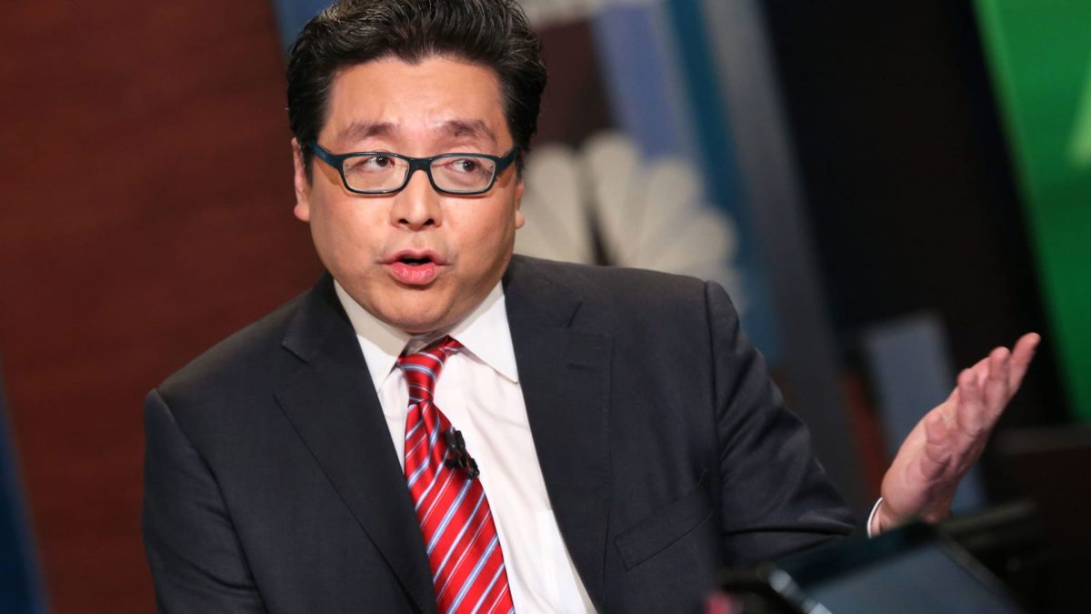 Tom Lee from Fundstrat believes that cryptocurrency is an early sign of U.S. stock market trends.