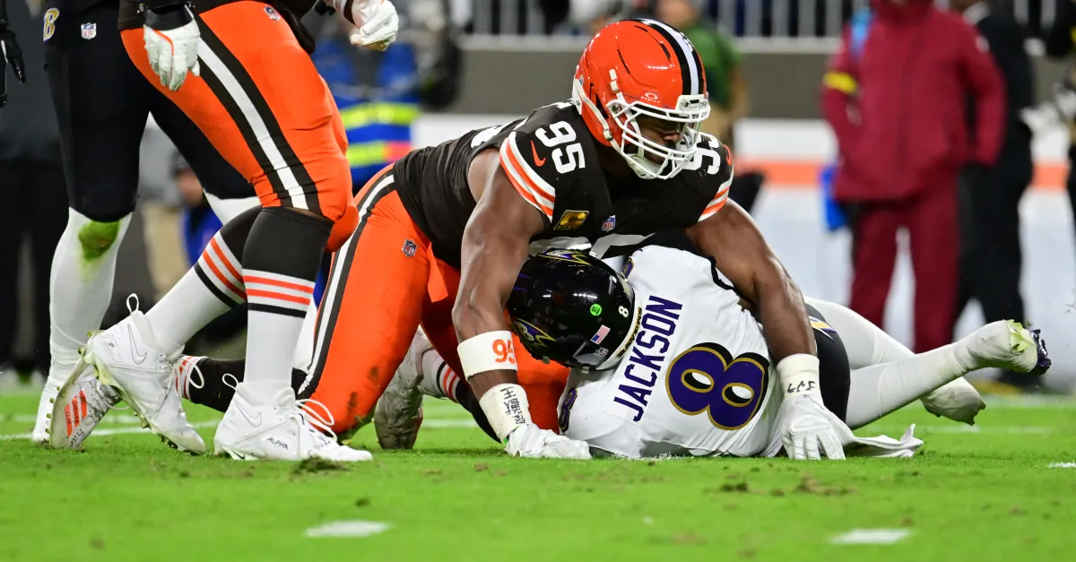 Top D/ST waiver wire additions for fantasy football in Week 12