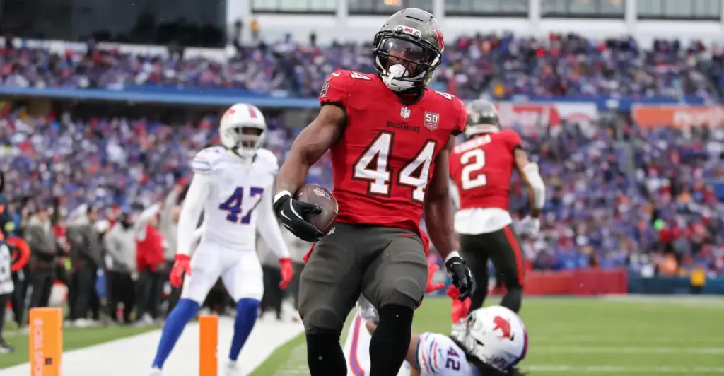 Top running back waiver wire additions for Week 12 in fantasy football