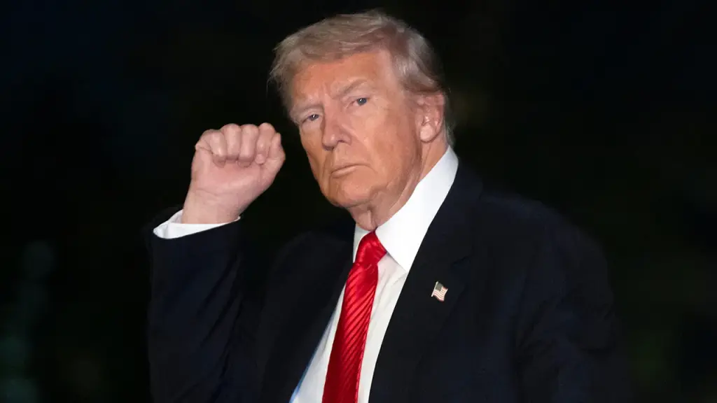 Trump goes to the Commanders-Lions NFL game