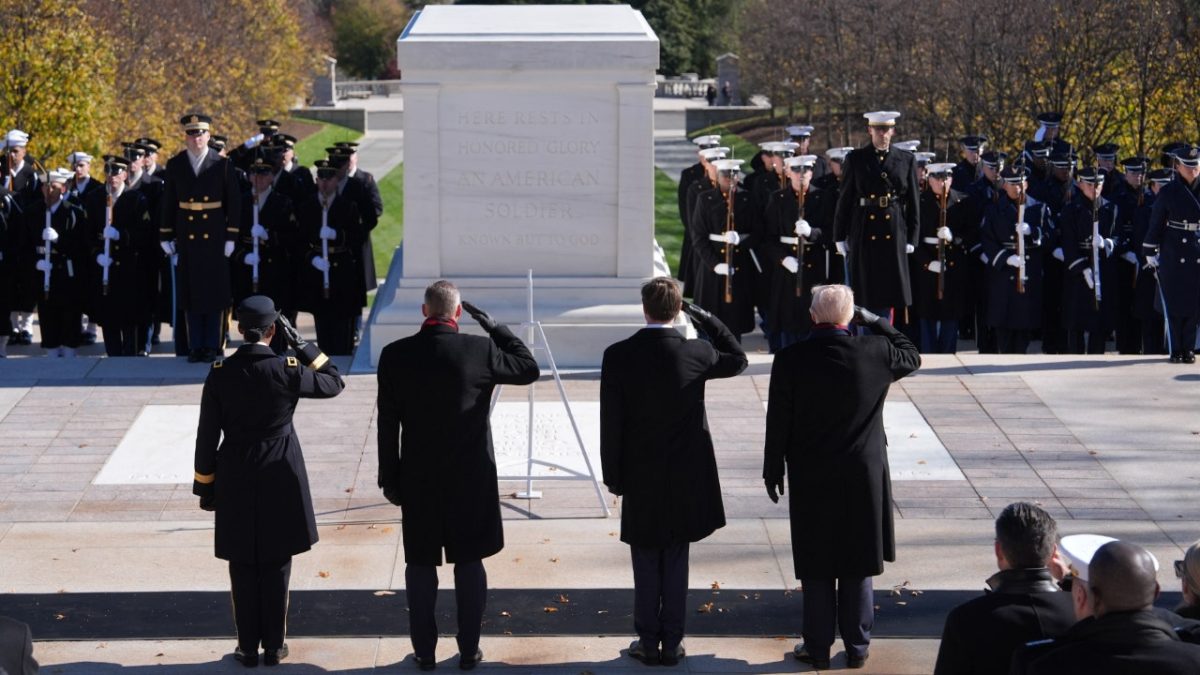 Trump pays tribute to veterans at Arlington National Ceremony