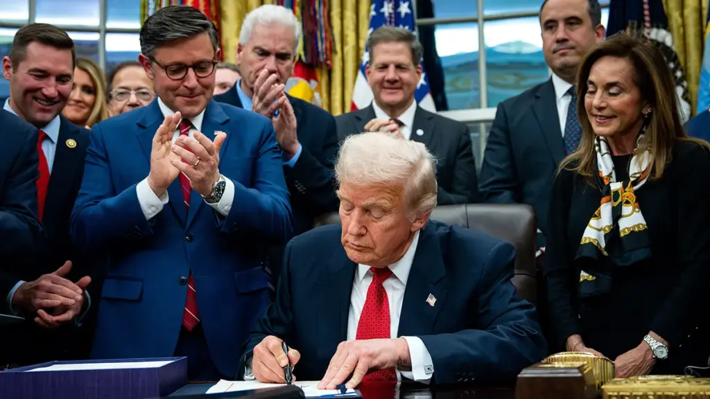 Trump's approval rating reaches all-time low in recent poll