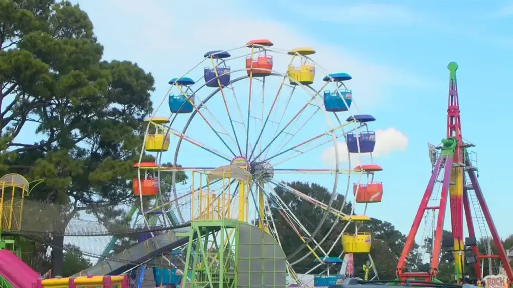 Two girls drop from Ferris wheel at Louisiana fair, taken to hospital