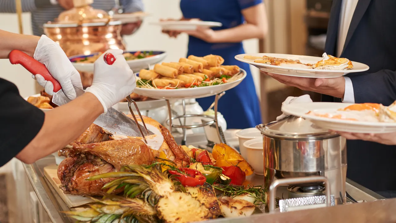 Vegas brand looking for Thanksgiving buffet taster for $2,000 job offer
