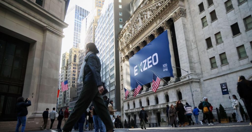 Wall Street rises slightly on Friday, bringing the S&P 500 near its all-time high.