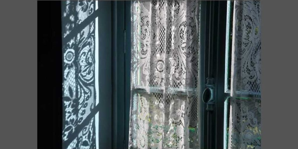 Wandering Between Churches: Stories from a Traveling Worshipper