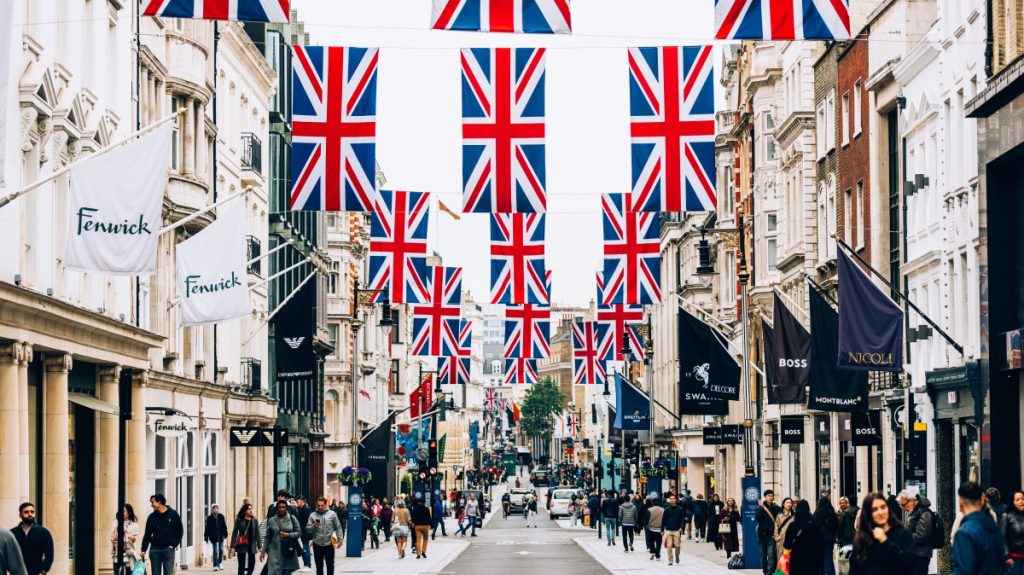 Ways to invest in private markets, similar to the ultra wealthy