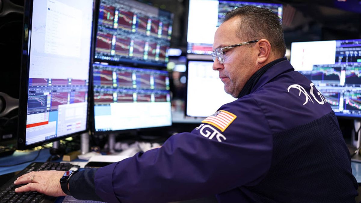 We're not very optimistic about this tech stock, but we're excited about this bank.