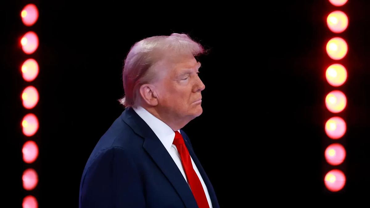 What Are Trump's Bitcoin Losses? Memecoin Controversy Surfaces After $1 Billion Crypto Decline