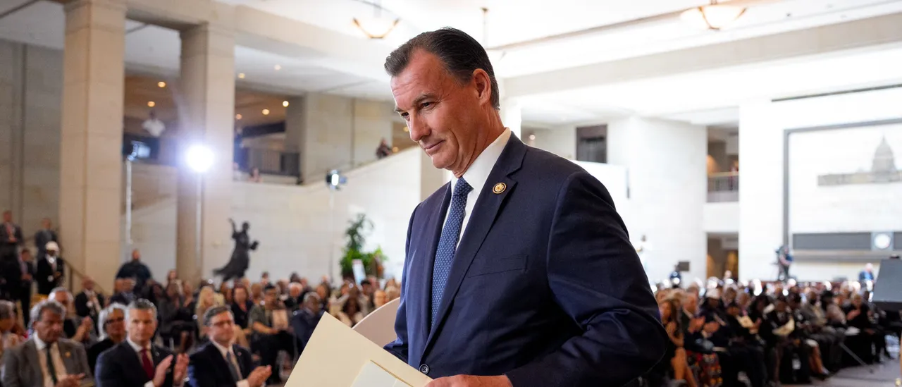 Why Six Democrats Went Against Hakeem Jeffries to Prevent a Shutdown