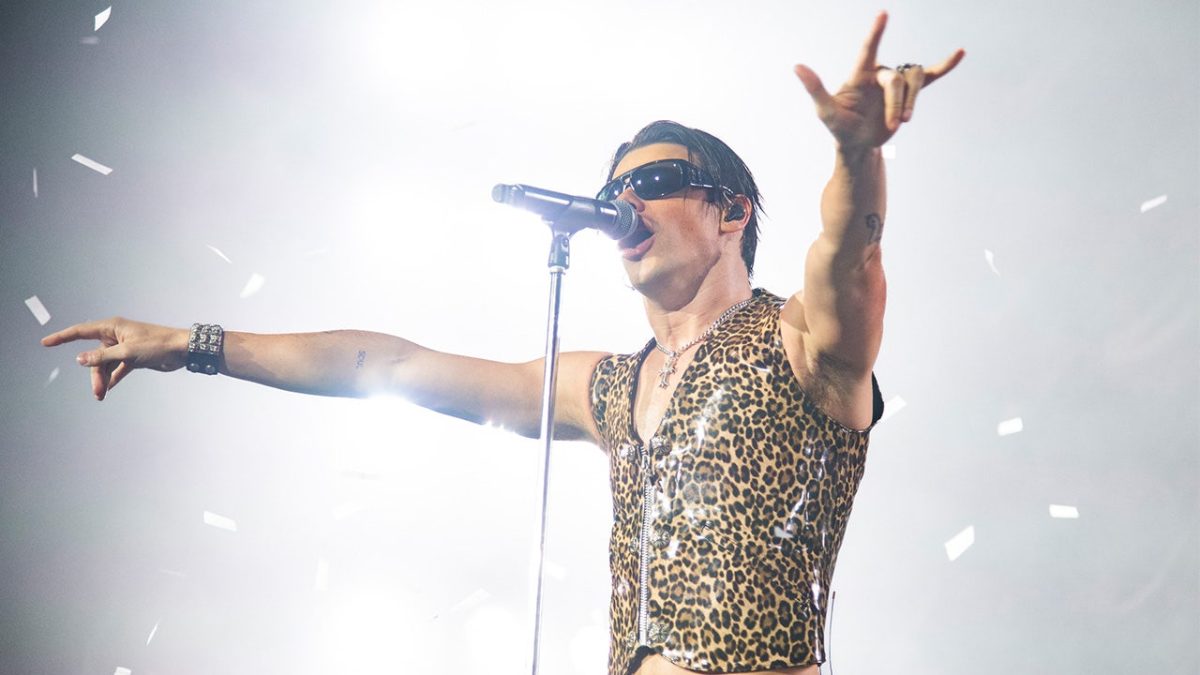 Yungblud cancels upcoming tour dates due to troubling health test results