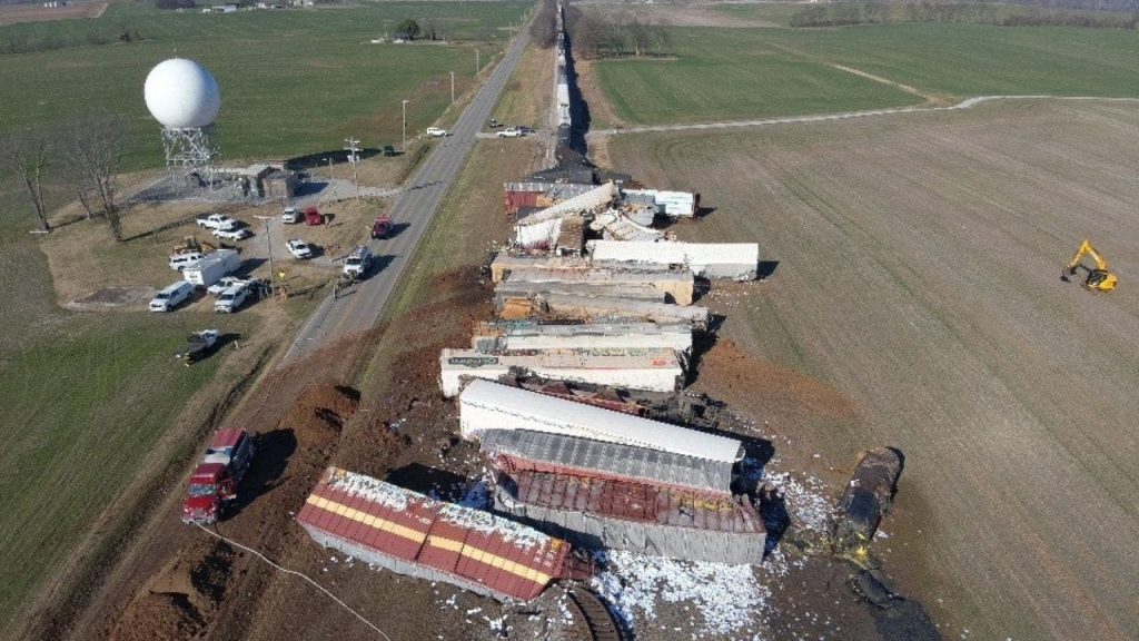 31 cars derailed from a freight train in Kentucky, leading to a sulfur leak and resulting actions.