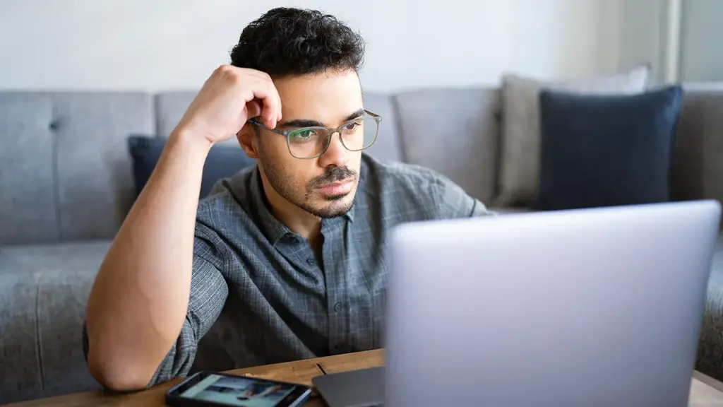 AI reward manipulation results in risky cheating and deceptive guidance