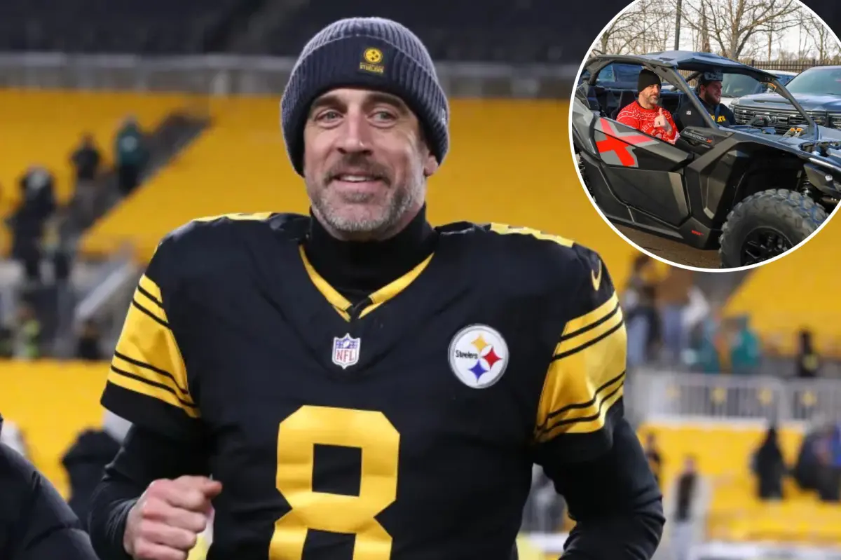 Aaron Rodgers gifts his Steelers linemen $20,000 cars for Christmas