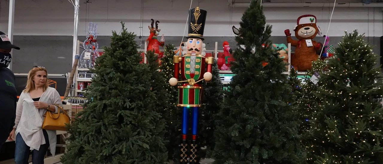 Americans Choose Artificial Christmas Trees Even With Price Increases Due to Tariffs