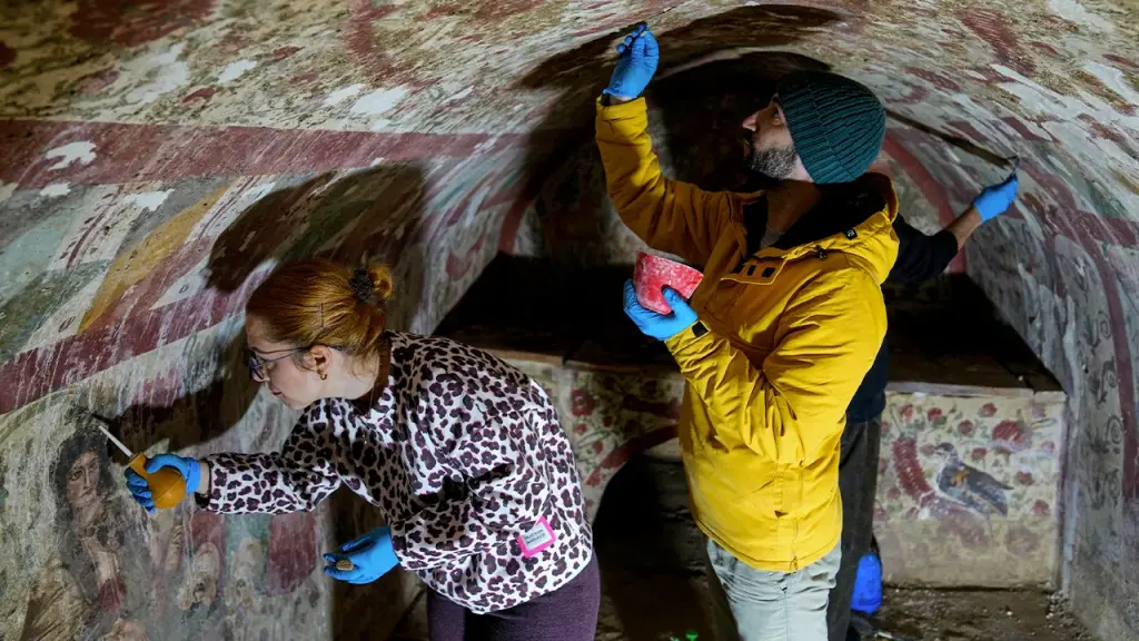 Archaeologists find uncommon fresco of Jesus in Roman style within a tomb in Turkey