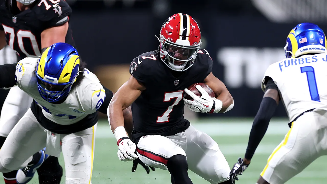 Bijan Robinson excels as Falcons surprise Rams with last-minute field goal