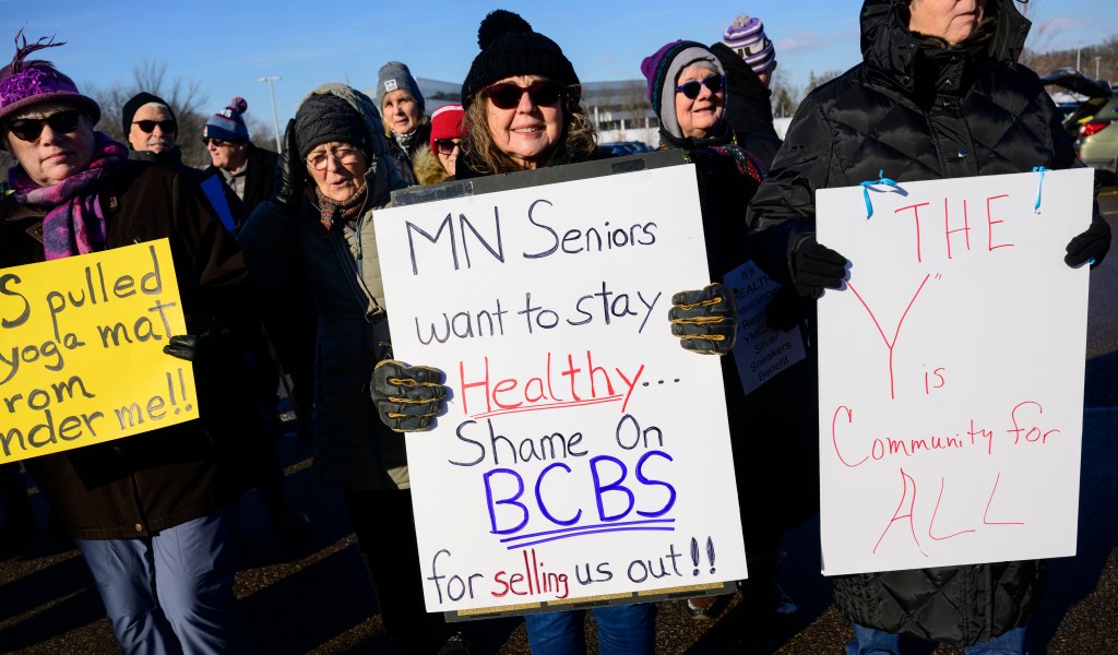 Blue Cross Blue Shield of Minnesota talks with Silver Sneakers demonstrators