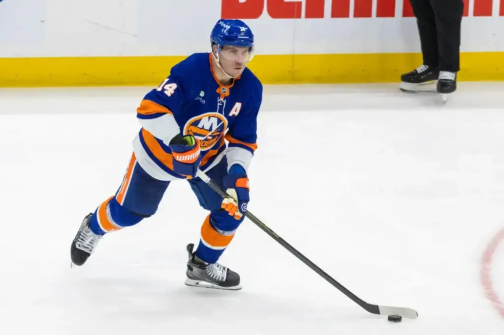 Bo Horvat's comeback provides a major lift for the Islanders