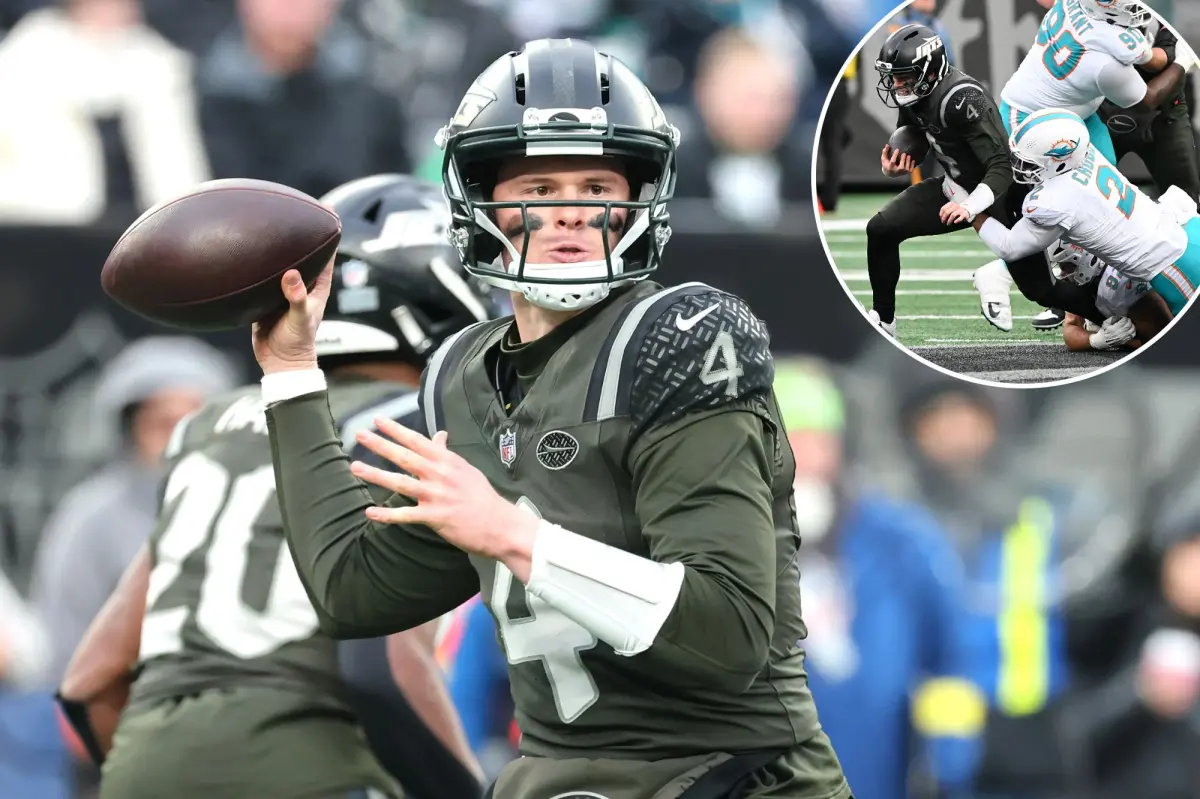 Brady Cook faces a significant test in his first game with the Jets.