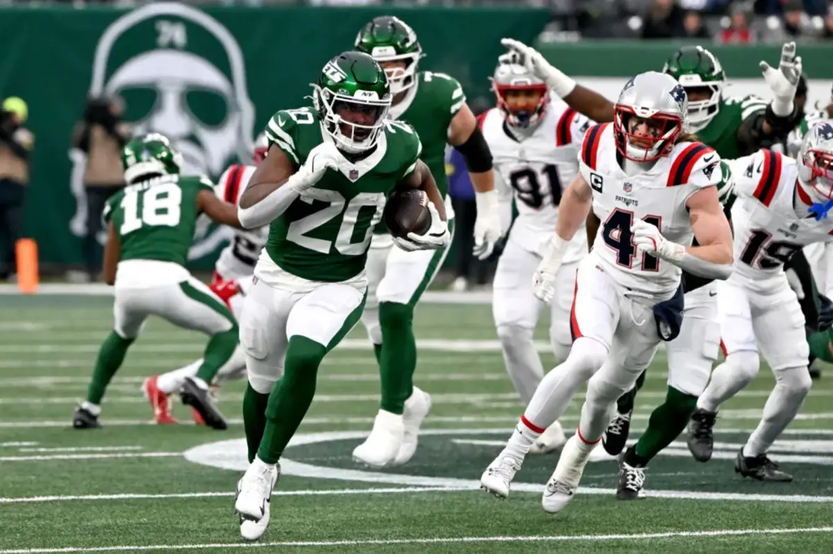 Breece Hall experiences little happiness in reaching 1,000 yards during a disappointing season for the Jets