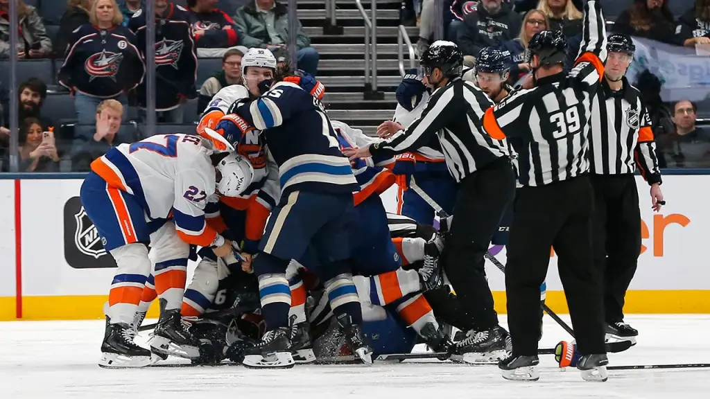 Chaos erupts in Blue Jackets-Islanders game