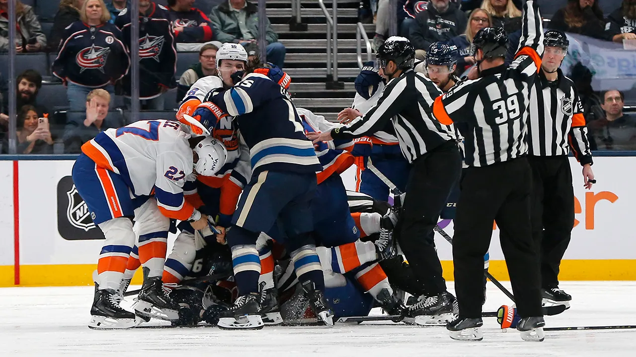 Chaos erupts in Blue Jackets-Islanders game