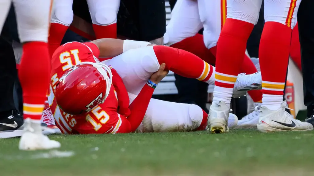 Chiefs' Patrick Mahomes reportedly sustains ACL tear