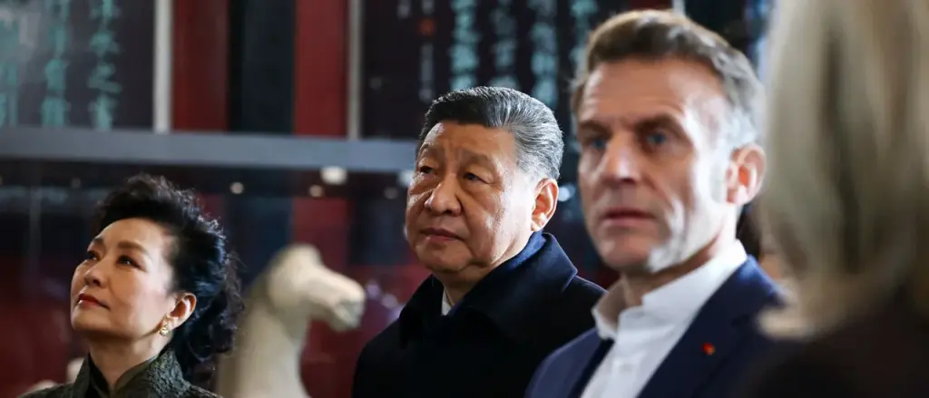 China Shows Military Strength in Complete Mock Blockade of Taiwan