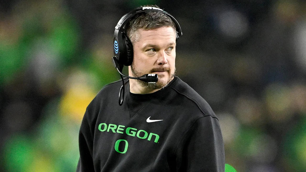 College football: Dan Lanning from Oregon urges the season to wrap up by January 1