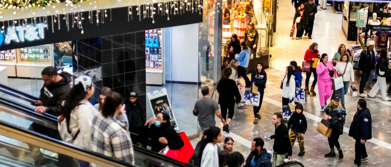 Confidence in the Economy Among Americans Drops to a 17-Month Low, Survey Indicates