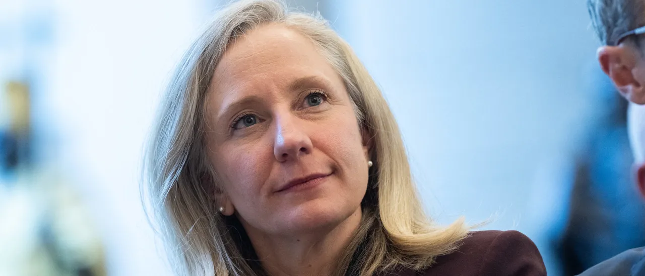 Democrats' Expected Champion Appeals to Trump Supporters by Targeting President's Weaknesses