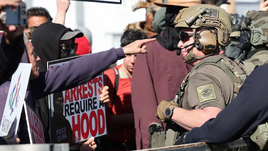 Demonstrators trap federal agents in a taco restaurant parking lot in Tucson during an operation