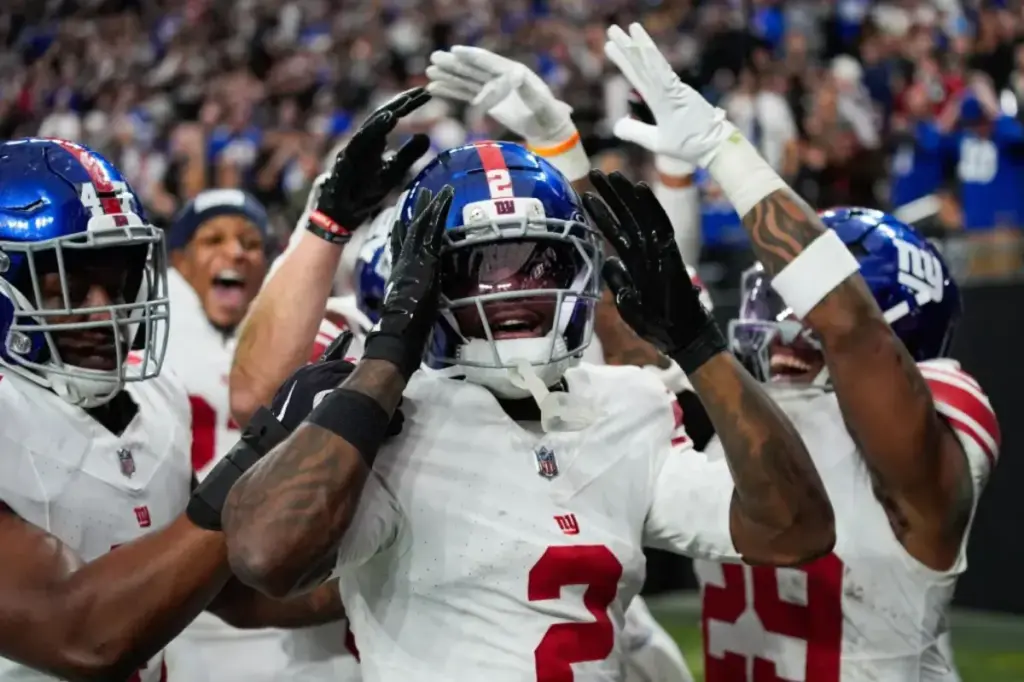 Deonte Banks' teammates were energized after he made a mark in the Giants' victory.