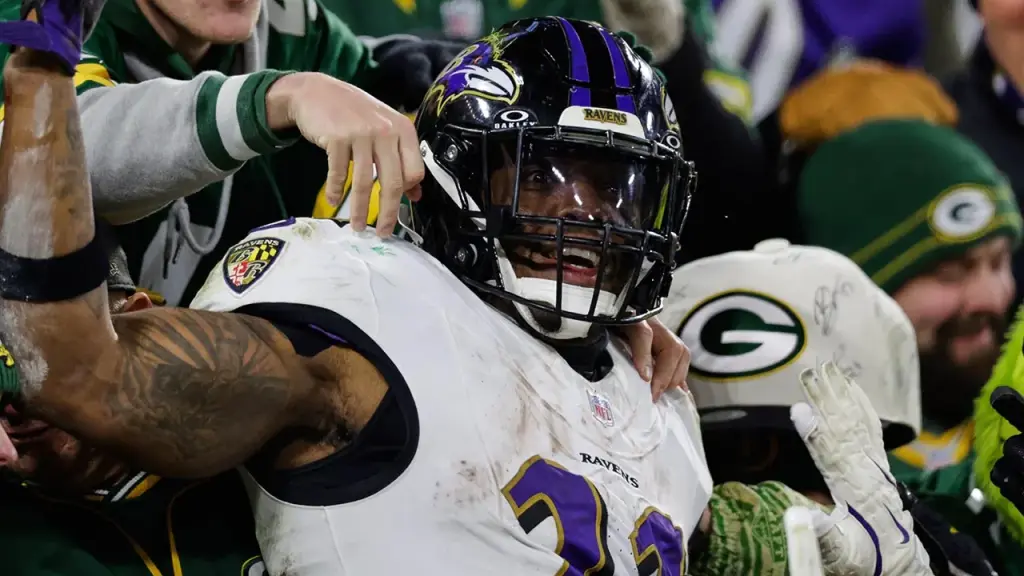 Derrick Henry scores 4 touchdowns in Ravens' victory