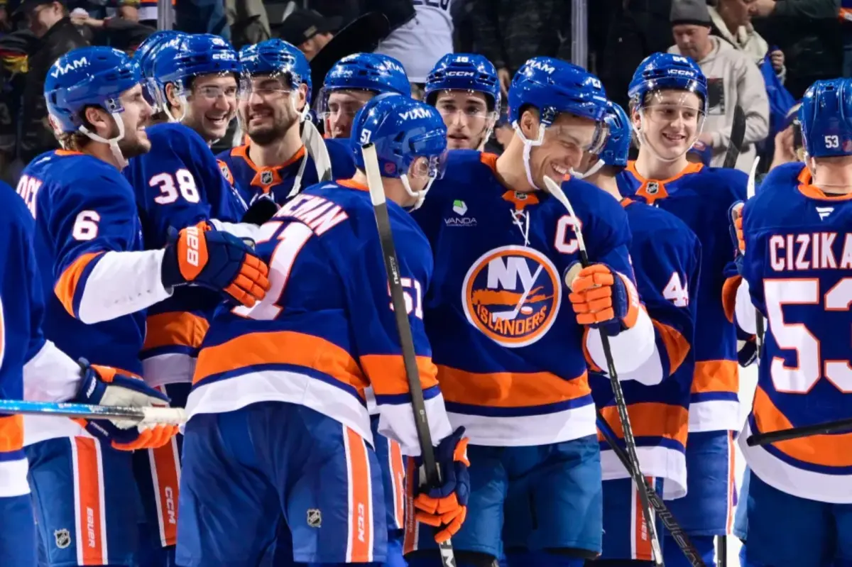 Determined Islanders overcome Golden Knights in shootout