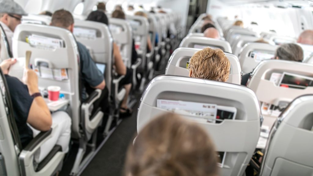 Doctor shares tips for staying healthy during holiday airplane travel this season